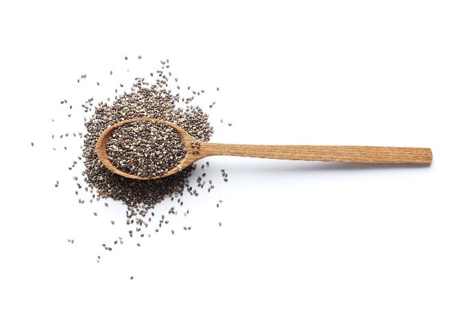 Cuillère contenant des graines de chia pour une alimentation saine Cuillère avec des graines de chia